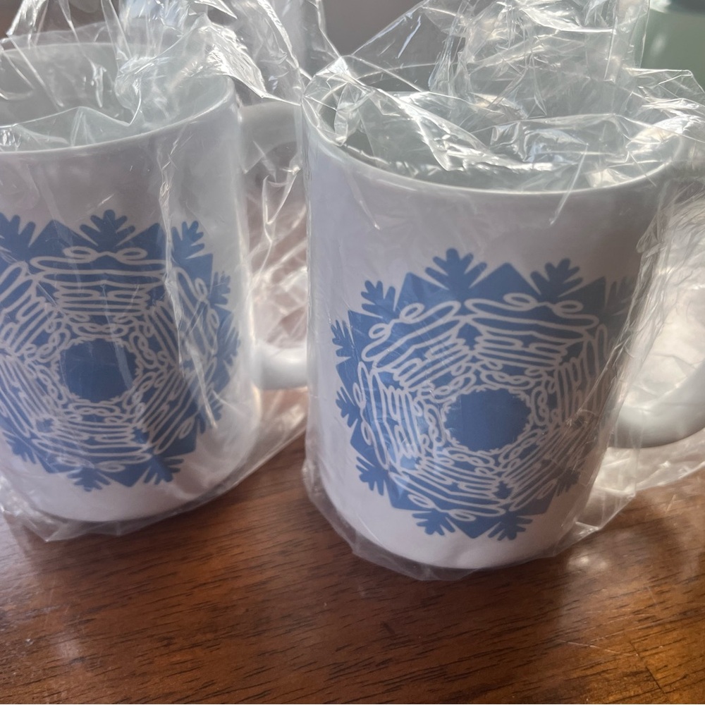 White with Blue Snowflake Mug Set